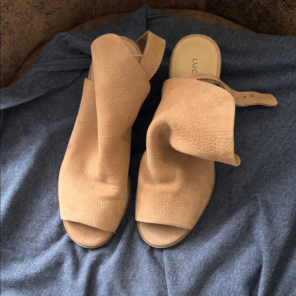 Lucky Brand Tan Suede Sandals: 7